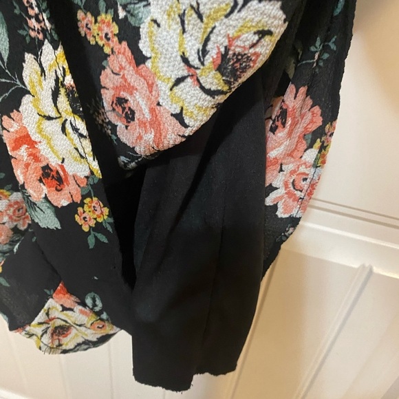 Trixxi Black and Pink Floral patterned short sleeve romper - Picture 5 of 11